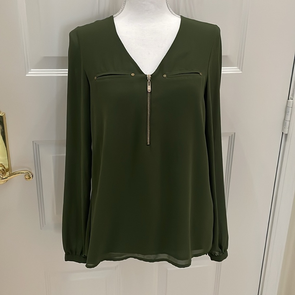 Norah Army Green V Neck L/S Blouse. Small